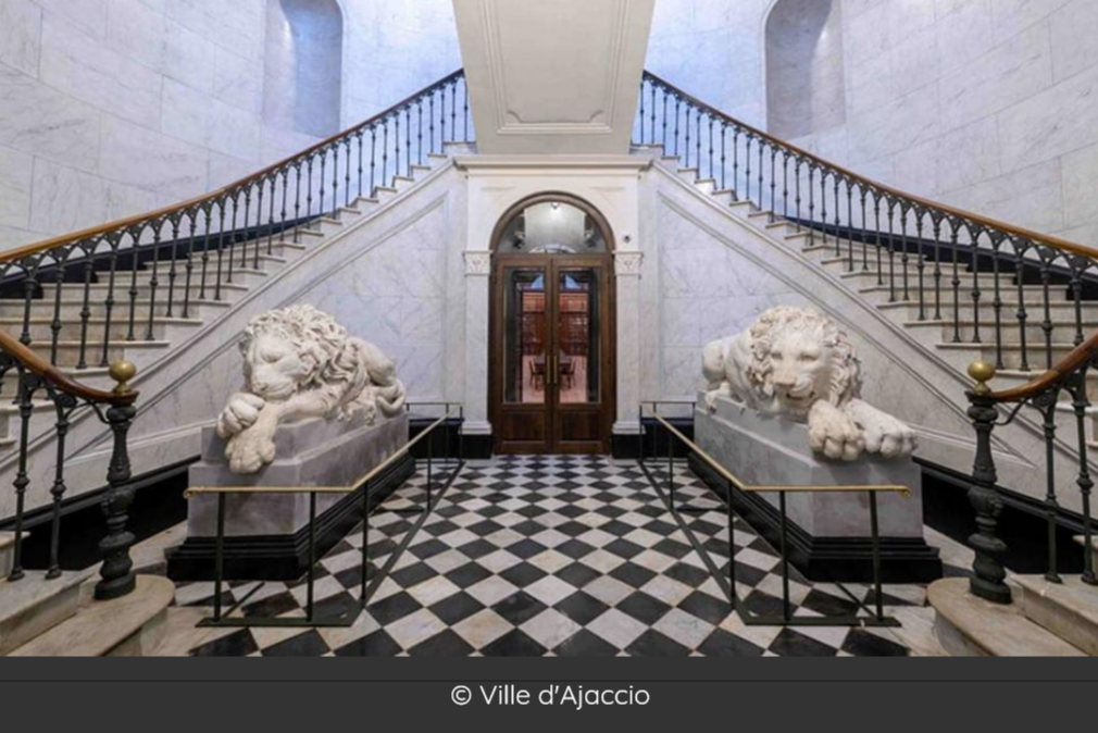 Inaugurée en 1868 sous le Second Empire, la Bibliothèque Fesch est classée au titre des Monuments Historiques (Ville d'Ajaccio) Ruban-Patrimoine-recompense-restauration-bibliotheque-Fesch-Ajaccio