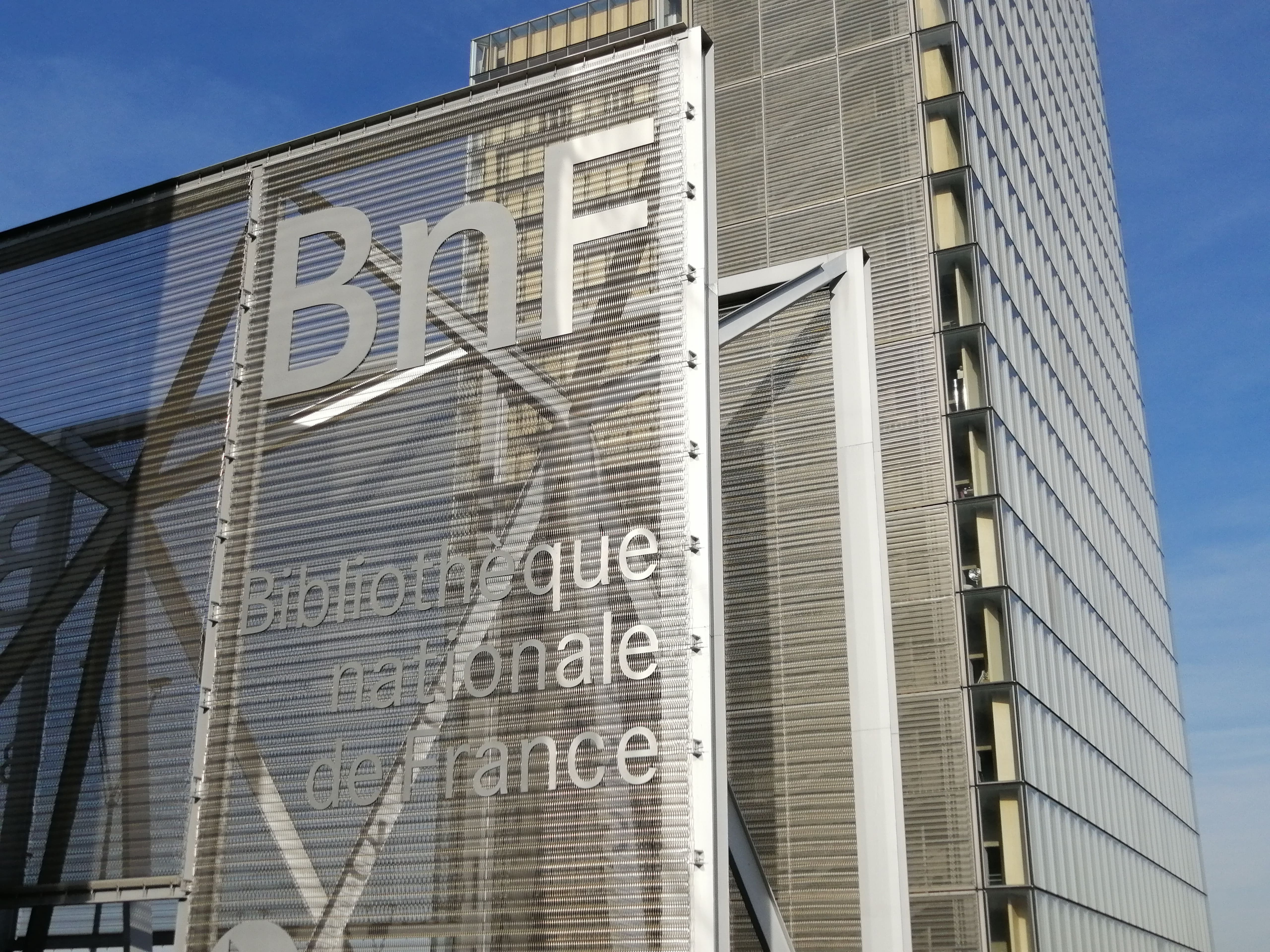 Le site François-Mitterrand de la BnF a ouvert ses portes au public en 1996 (B. Texier / Archimag) BnF-mur-investissement-renovation-site-Francois-Mitterrand