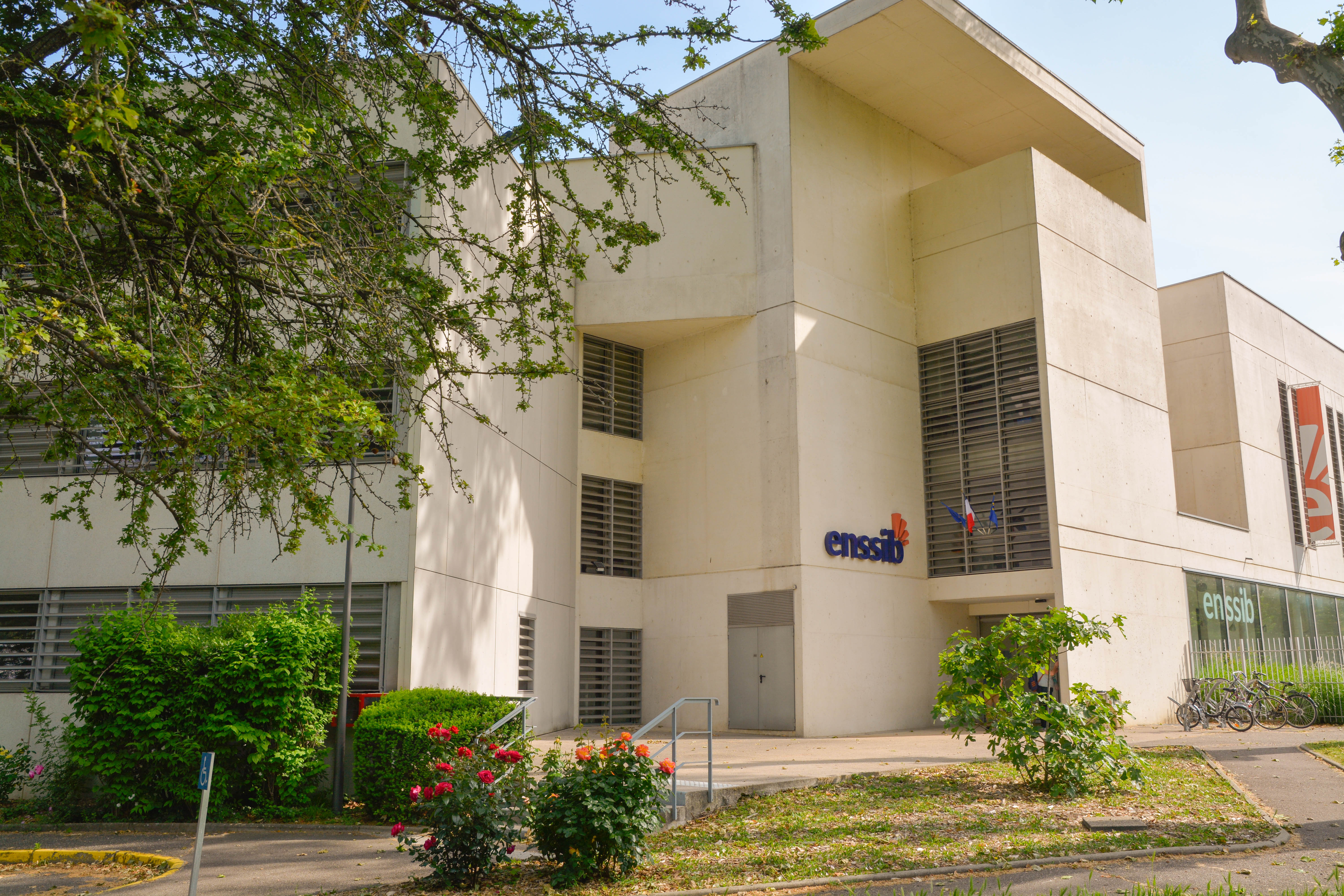 Le campus de l'Enssib à Villeurbanne (Enssib) Enssib-direction-enjeux-IA-desinformation