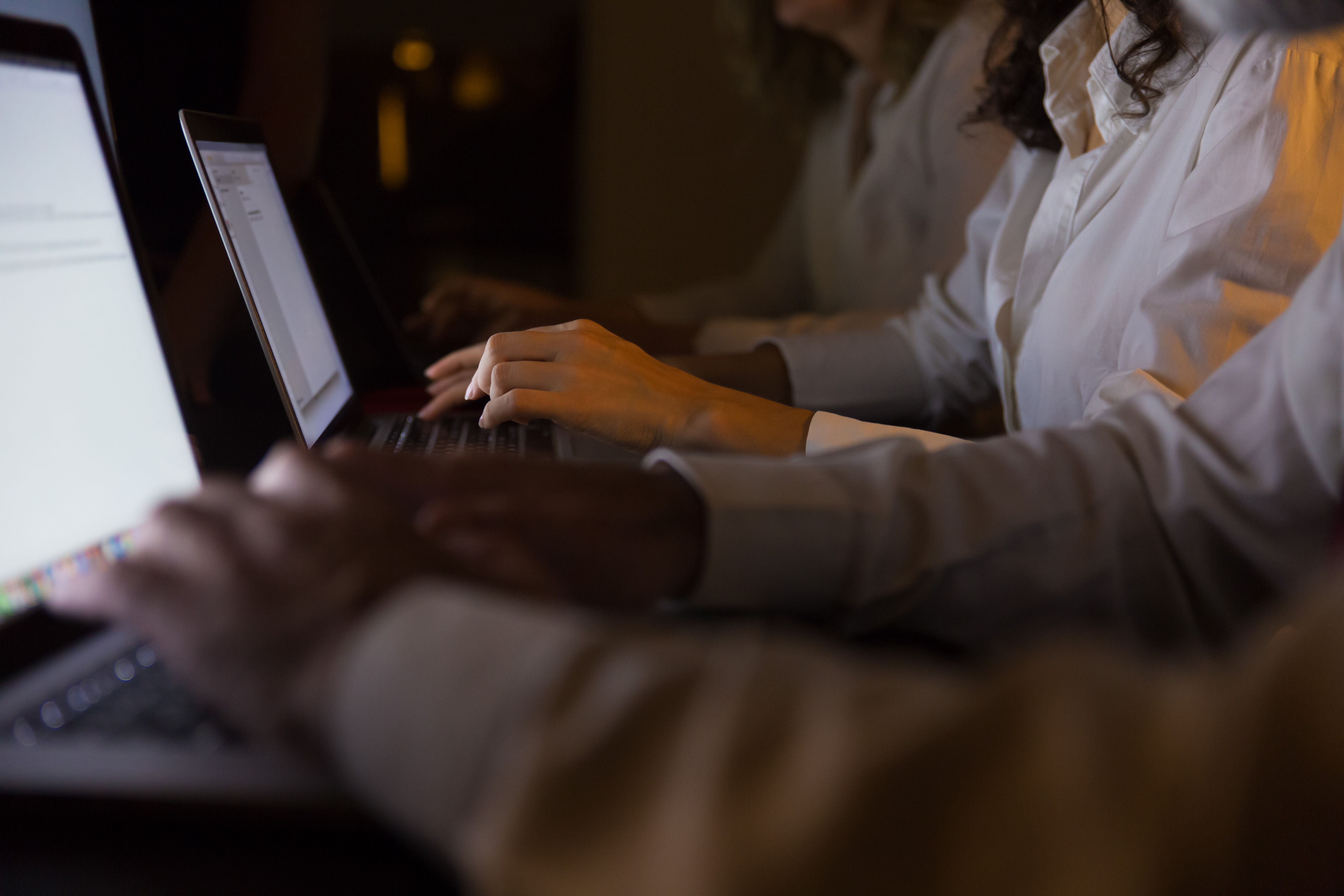 Selon le rapport, 36 % des entreprises françaises ont été victimes d'une attaque dans leurs systèmes d'information au cours des 12 derniers mois. (freepik/pch.vector) Cybersecurite-95-entreprises-françaises-sentent-capables-proteger-infrastructures