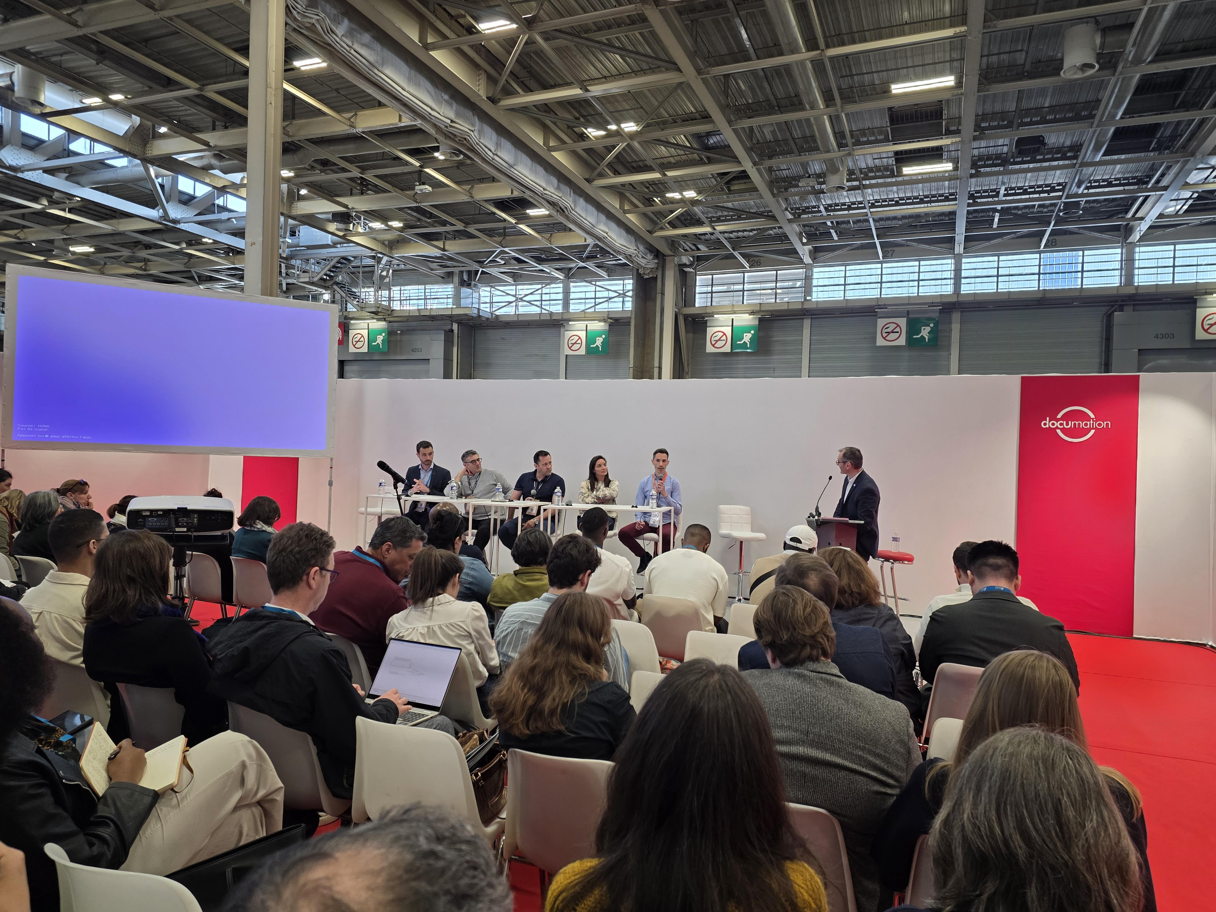 Table ronde inaugurale consacrée aux défis qui attendent les veilleurs face à l'IA (Archimag) Documation-2026-IA-continue-bouleverser-monde-veille