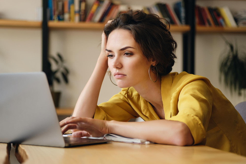L’impression de retrouver les mêmes informations au cours de la journée pour 82 % des personnes interrogées (magnific / garetsvisual) fatigue-informationnelle-touche-un-Francais-sur-deux