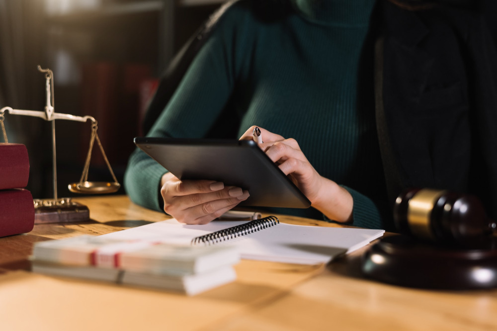 (Magnific / mrmohock) Information-juridique-LexisNexis-integre-Mistral-plateforme-juridique
