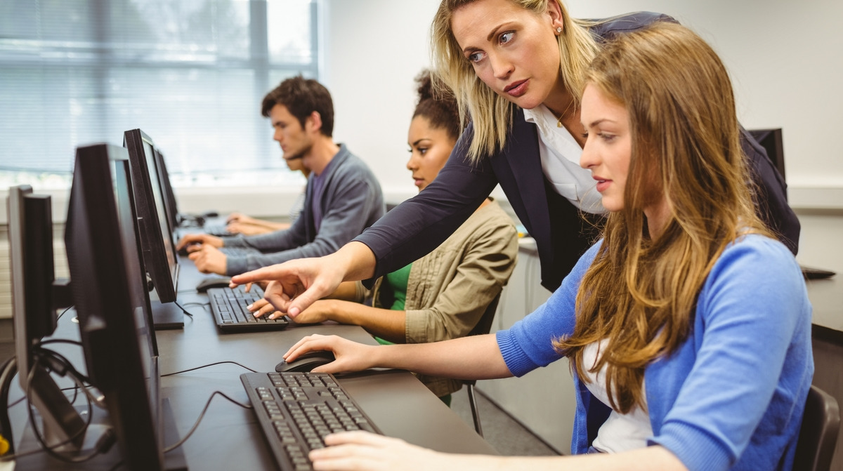 Avec eArchiving, l’Europe souhaite se doter d’une expertise technologique capable de placer les diplômés à l’avant-garde de la pratique contemporaine de l’archivage électronique. (Wavebreak Media/Magnific) archivage-numerique-europe-formation