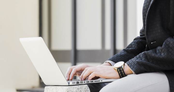 Box vous donne rendez-vous au salon Tech For Retail les 24 et 25 novembre. (Freepik) professionnelle-femme-ordinateur-teletravail