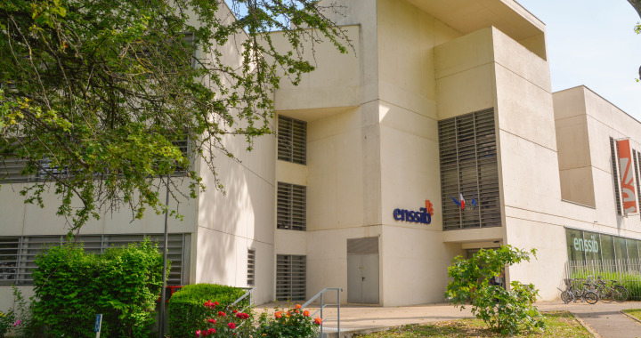 Le campus de l'Enssib à Villeurbanne (Enssib) Enssib-direction-enjeux-IA-desinformation