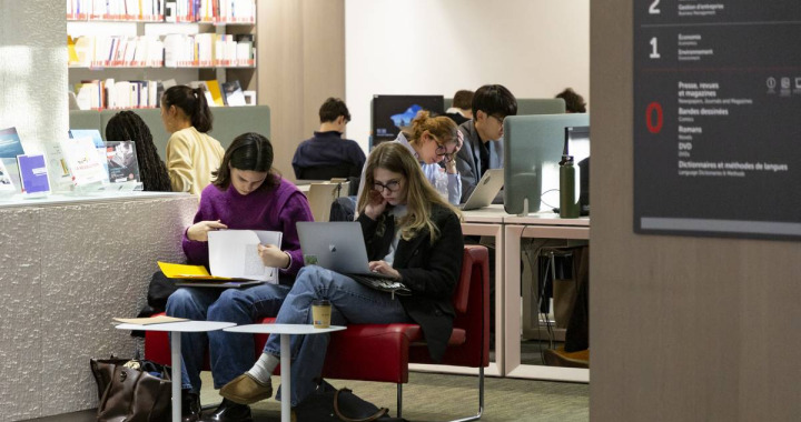 Les BU du monde entier constatent une baisse de l’emprunt d’ouvrages et un usage massif des moteurs de recherche généralistes avant même l’usage des catalogues des bibliothèques. (Caroline Maufroid/Sciences Po) etudiants-ia-generative-bibliotheques-universitaires
