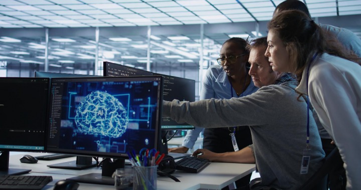 Le Shift Project préconise de réorienter les stratégies technologiques (Freepik Premium / DC Studio) IA-pourrait-representer-35%-consommation-electrique-data-center-2030