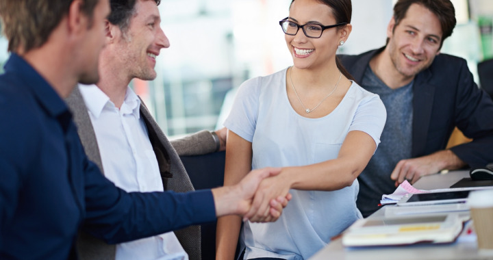 Au sein du processus d’onboarding, la sensibilisation à la gestion documentaire doit s’adapter aux profils des nouveaux arrivants, aux spécificités métiers et aux outils utilisés. (The Yuri Arcurs Collection) onboarding-archives-methode