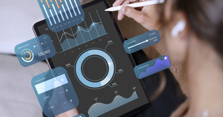 La plupart des éditeurs de solutions de datavisualisation affirment proposer des agents IA aux utilisateurs, ainsi que des fonctionnalités IA pour la détection d’anomalies, de tendances ou de prévisions. (Magnific) comparatif-datavisualisation-intelligence-artificielle-donnees