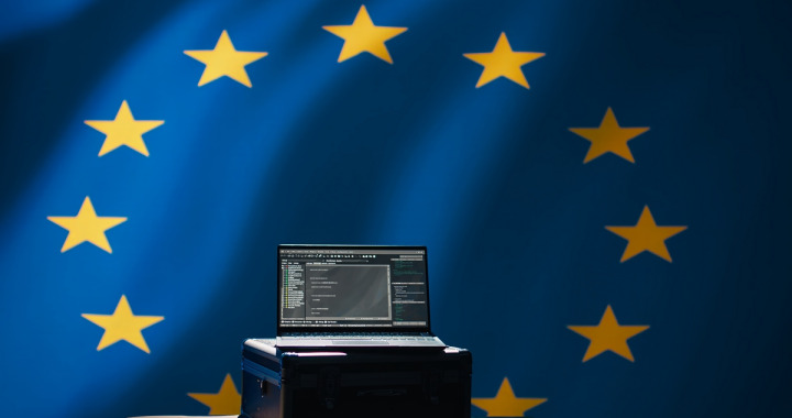 La mise en œuvre du RIA en France illustre les tensions entre régulation et innovation, entre spécialisation et coordination, entre ambition européenne et réalités nationales. (DC Studio/Freepik) reglement-europeen-intelligence-artificielle-explications-alessandron-fiorentino