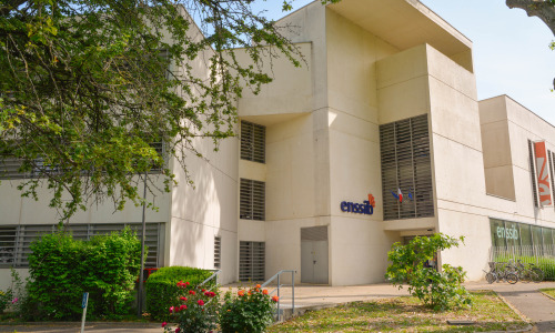 Le campus de l'Enssib à Villeurbanne (Enssib) Enssib-direction-enjeux-IA-desinformation