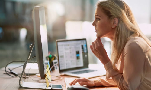 Une spécialisation pourrait apparaître : celle d’éthicien ou d’éthicienne de l’information. (The Yuri Arcurs Collection/Freepik) ethicien-ethicienne-information-rgpd-ia