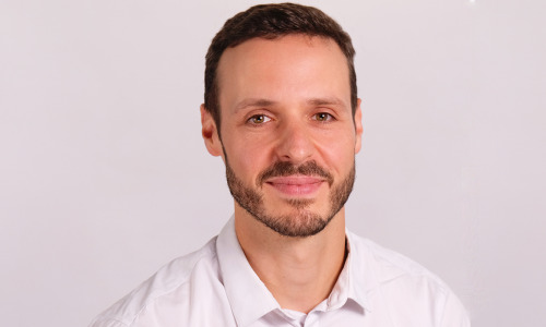 Guillaume Meyer, market and business intelligence analyst chez L-Acoustics, évolue à la croisée de la donnée, de la stratégie et de la musique. (DR) guillaume-meyer-analyste-market-intelligence