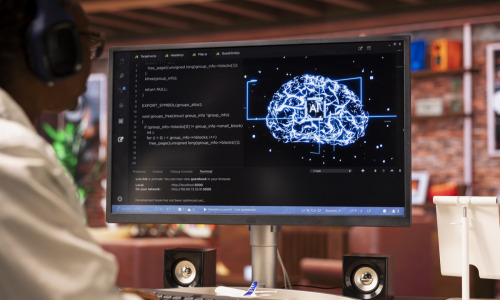 photographie-chercheuse-laboratoire-ordinateur-geant-representation-3d-cerveau