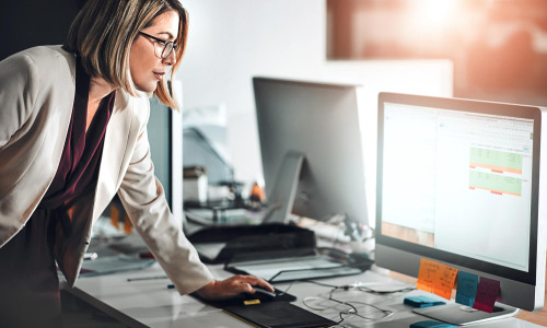 Un agent conversationnel pour exploiter près de 20 000 documents (Freepik Premium / The Yuri Arcurs Collection) Medef-mise-IA-exploiter-corpus-documentaire-interne