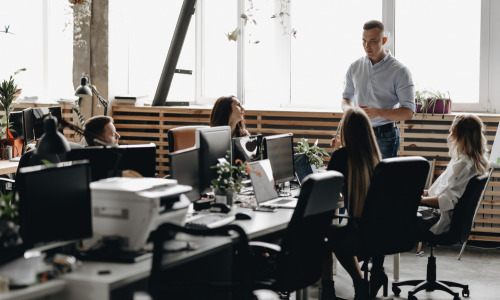 85 % des entreprises se déclarent sereines face au numérique (Freepik Premium / leikapro) serenite-numerique-trompe-lœil-entreprises