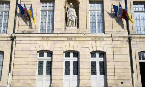 vue-de-l-hotel-de-ville-de-dijon