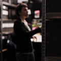 Gérer des archives classifiées au format papier implique des mesures de sécurisation, comme la protection des locaux physiques, un accès restreint et un suivi des consultations. (DC Studio/Magnific) gestion-archives-classifiees-definition-methode-actions