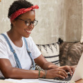 La plateforme « e-commune » permet aux mairies de traiter en ligne un certain nombre de démarches (Magnific / wayhomestudio) Benin-bascule-dematerialisation-tous-azimuts