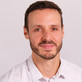 Guillaume Meyer, market and business intelligence analyst chez L-Acoustics, évolue à la croisée de la donnée, de la stratégie et de la musique. (DR) guillaume-meyer-analyste-market-intelligence