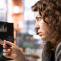 L’intelligence artificielle facilite la découverte et la présélection de sources, mais leur validation reste une mission essentielle du veilleur. (DC Studio/Magnific) intelligence-artificielle-sourcing-veille