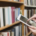 Les associations de bibliothèques attirent l'attention sur leurs difficultés à poursuivre leur mission de service public dans une société numérisée (Freepik).