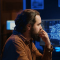 Faced with this new type of content, AI offers several advantages. (DC Studio/Freepik) online-reputation-monitoring-age-ai